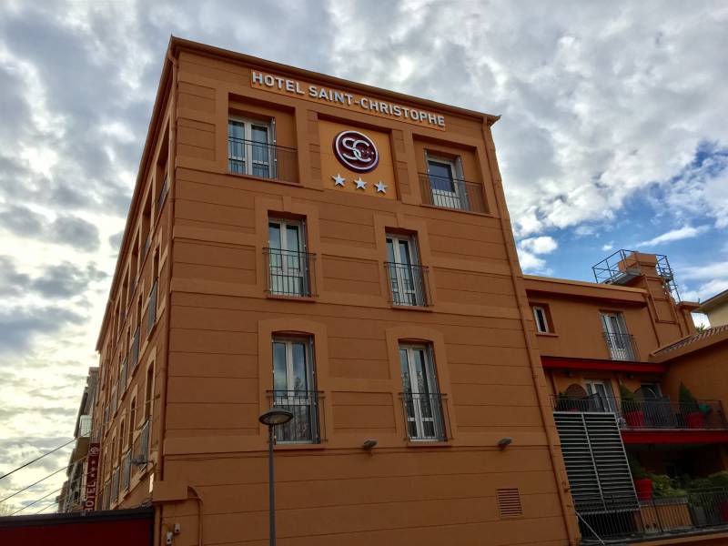 Enseigne Inox retro eclairé pour un hotel à Aix en Provence